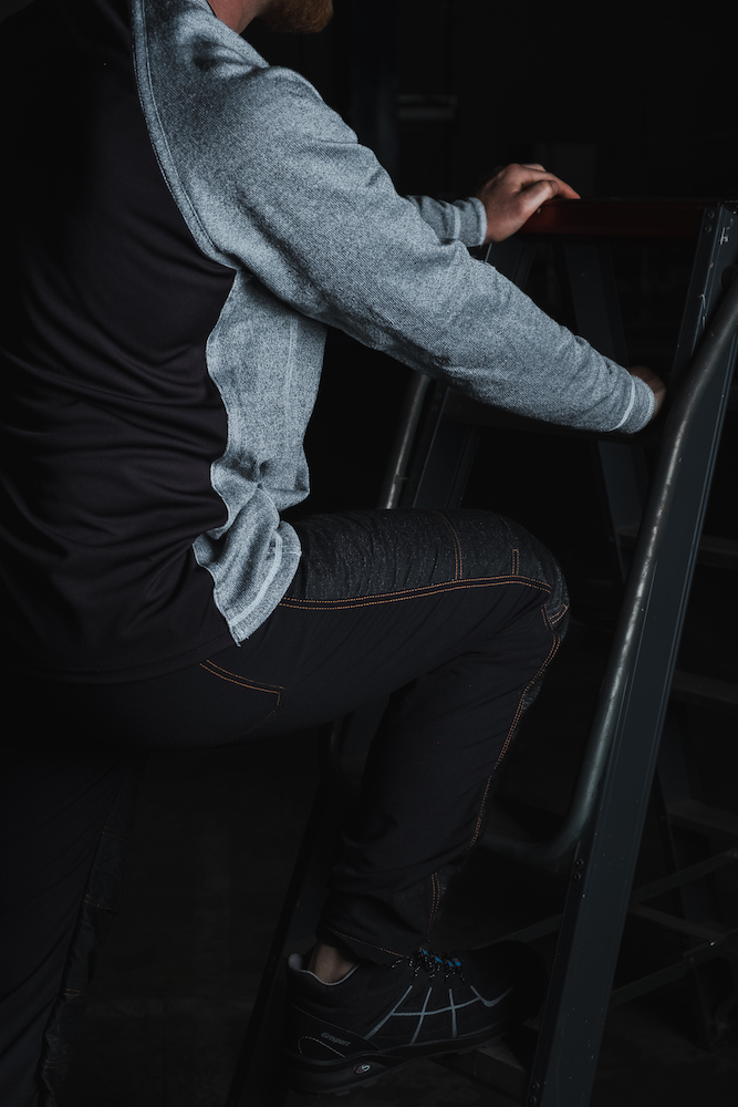 Man at work wearing cut resiatant grey sweatshirt from PPE Factory-fotography byBroodkruimel_Creations