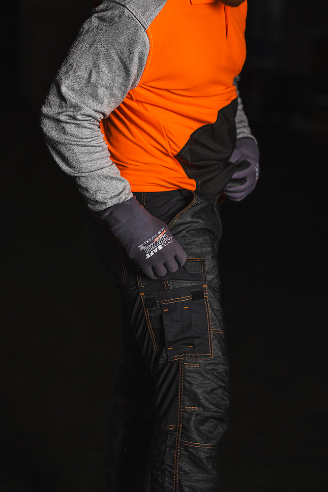 Man wearing cut resistant trousers with oranje sweatshirt from PPE Factory- photography by Broodkruimel_Creations