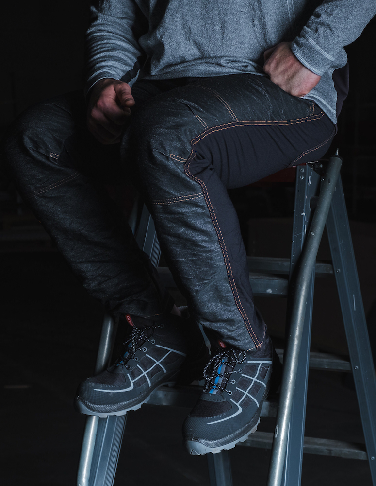Man wearing cut resistant trousers with grey sweater from PPE Factory- photography by Broodkruimel_Creations